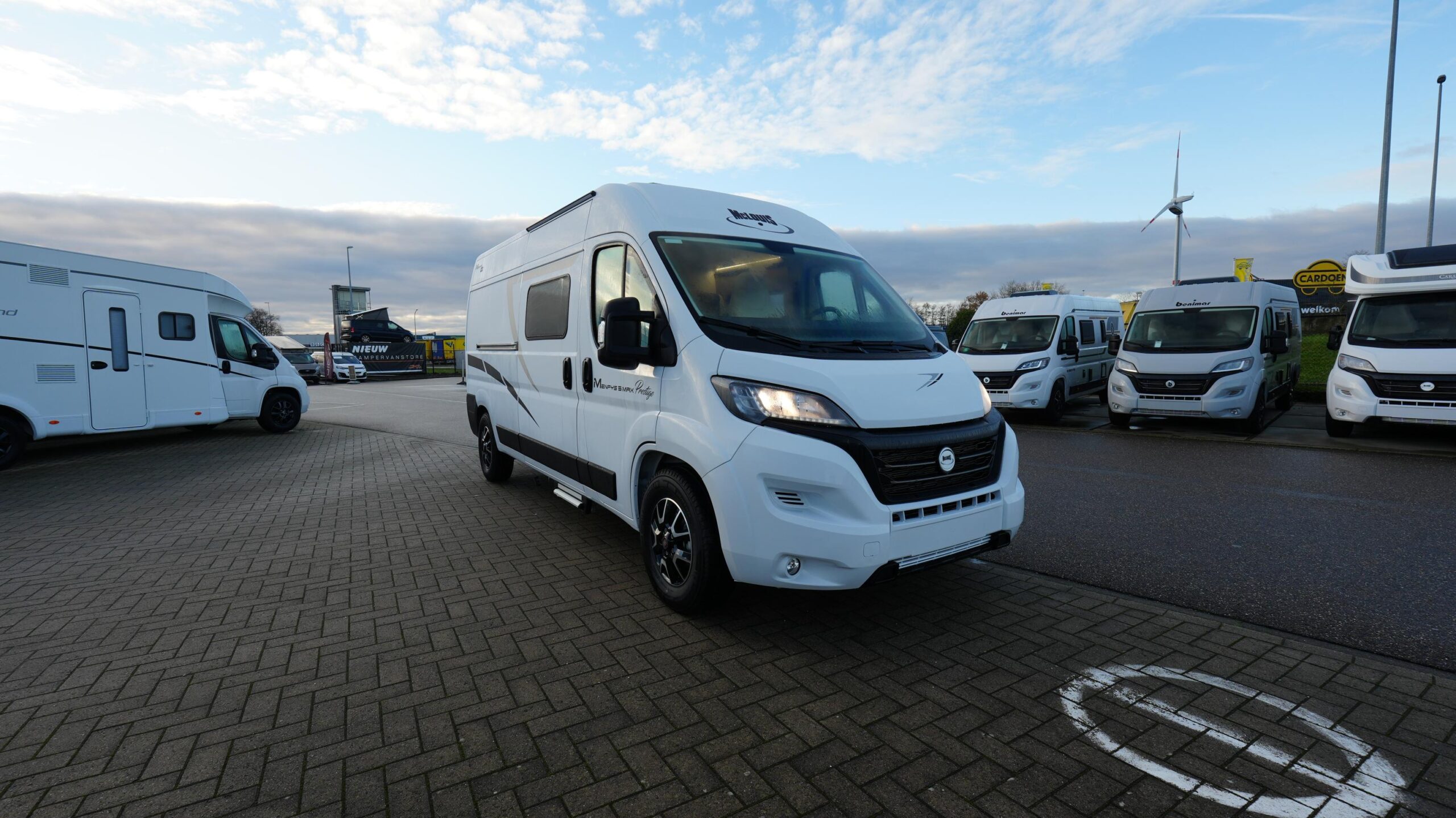 McLouis Menfys Prestige Van 3 Maxi DICAR Motorhomes.
